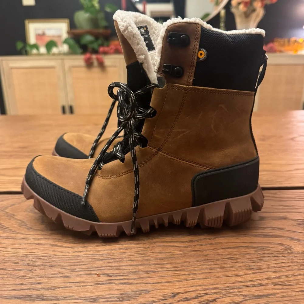 Bogs Brown Winter Boots hiking Sherpa lined work‎ SNOW lace up Women’s 6 Size 37